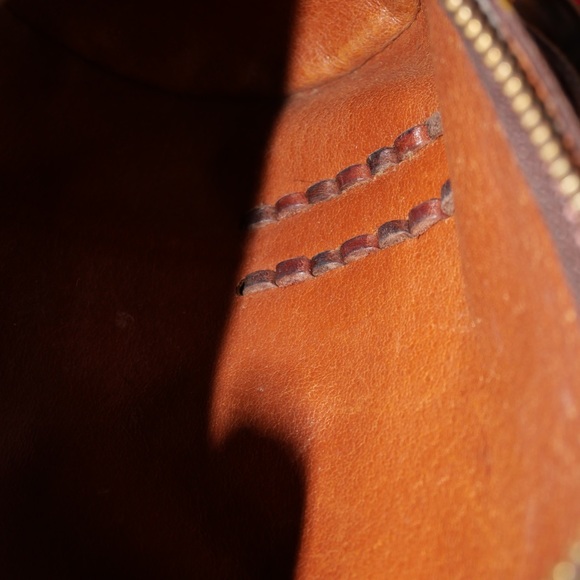 Louis Vuitton - Picture 5 of 6